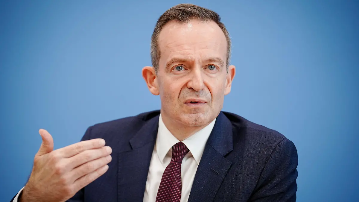 ARCHIV - 19.10.2022, Berlin: Volker Wissing (FDP), Bundesminister für Verkehr und Digitales, stellt den Masterplan zur Ladeinfrastruktur im Haus der Bundespressekonferenz vor. (Zu dpa "Funklöcher: Wissing erhöht Druck auf Netzbetreiber") Foto: Kay Nietfeld/dpa +++ dpa-Bildfunk +++