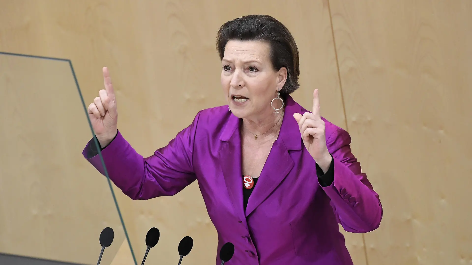 ABD0042_20210308 - WIEN - ÖSTERREICH: SPÖ-Abgeordnete Gabriele Heinisch-Hosek im Rahmen einer Sondersitzung des Nationalrates zum Thema "Auswirkungen der Corona-Pandemie auf Frauen" am Montag, 8. März 2021, im Parlamentsausweichquartier in der Wiener Hofburg. - FOTO: APA/ROBERT JAEGER - 20210308_PD2967