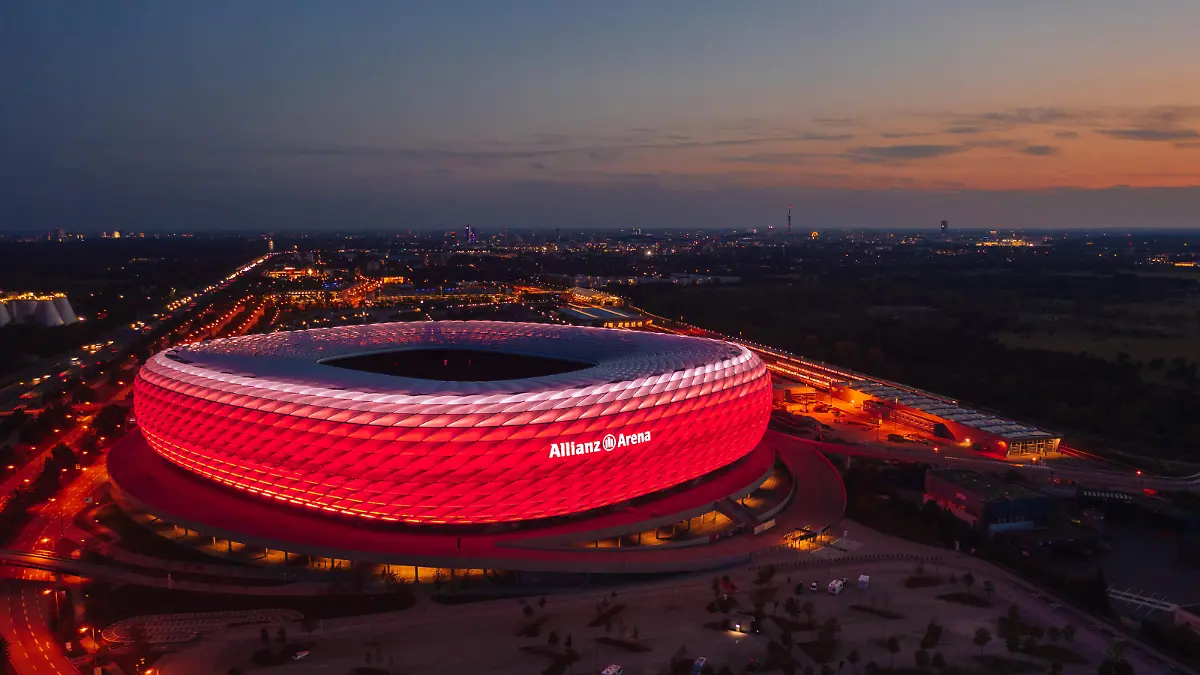 Eine Luftaufnahme von der Allianz Arena.