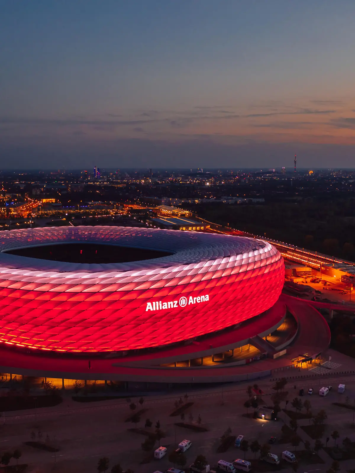 Eine Luftaufnahme von der Allianz Arena.