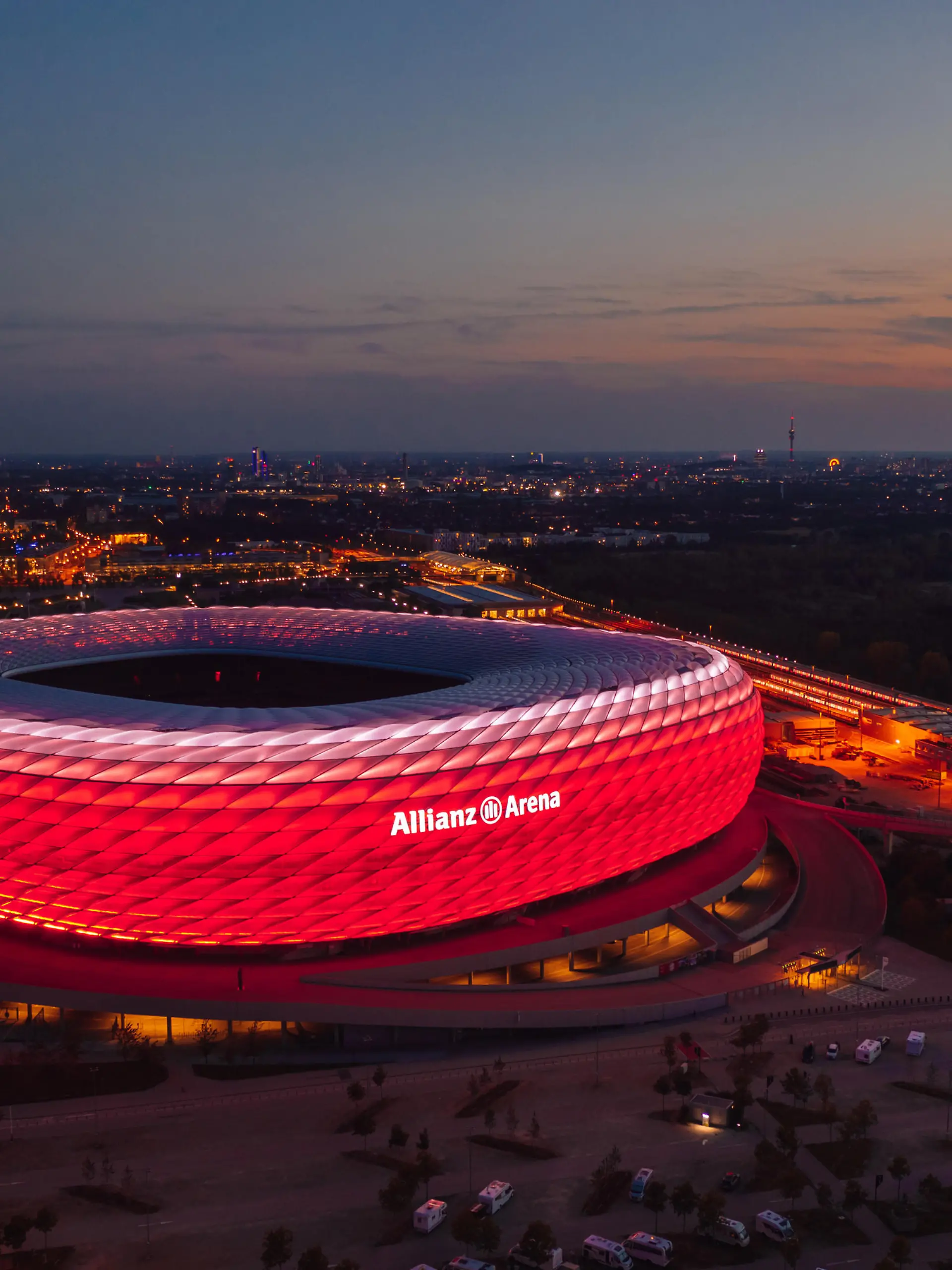 Eine Luftaufnahme von der Allianz Arena.