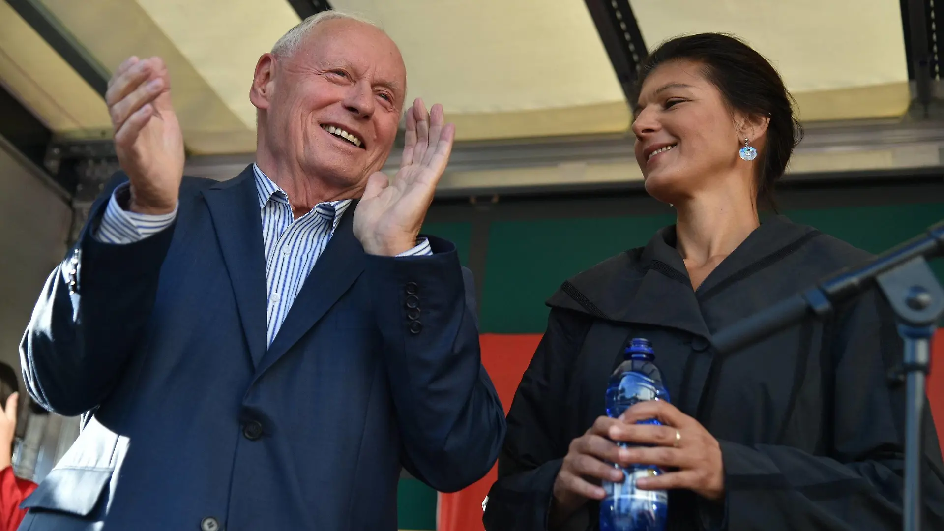 Sahra Wagenknecht und Oskar Lafontaine treten gemeinsam bei einer Wahlkampfveranstaltung ihrer Partei Die Linke in der Saarbrücker Reichstraße am Dienstag (19.9.2017) auf. *** Sahra Wagenknecht and Oskar Lafontaine will be joining forces at an election campaign organized by their party Die Linke in the Saarbrückener Reichstraße on Tuesday,
