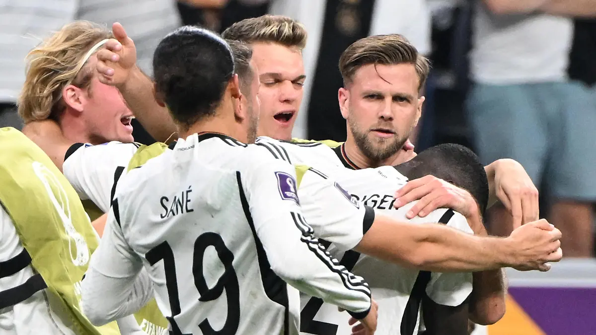  Fussball, Herren, Saison 2022/23, WM in Katar, Gruppe E 2. Spieltag, Spanien - Deutschland im Al-Bayt Stadium in Al-Khor, v. l. Julian Brandt Deutschland, Leroy Sane Deutschland, Niclas Füllkrug Deutschland, Jubel nach Tor zum 1:1, 27.11. 2022, *** Football, men, season 2022 23, World Cup in Qatar, Group E 2 matchday , Spain Germany at Al Bayt Stadium in Al Khor, f l Julian Brandt Germany , Leroy Sane Germany , Niclas Füllkrug Germany , cheering after goal to 1 1, 27 11 2022, Copyright: xMatthiasxKochx