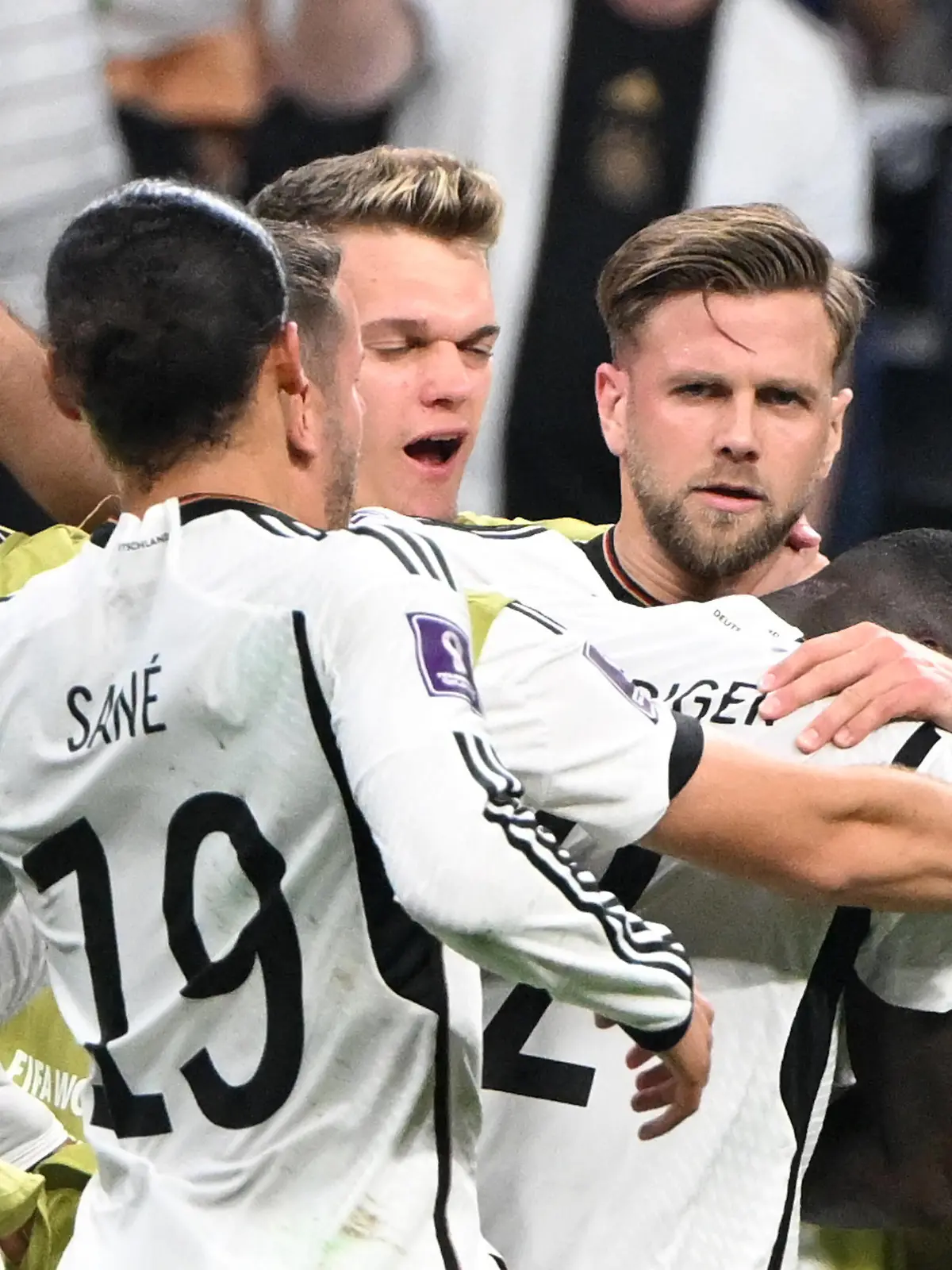  Fussball, Herren, Saison 2022/23, WM in Katar, Gruppe E 2. Spieltag, Spanien - Deutschland im Al-Bayt Stadium in Al-Khor, v. l. Julian Brandt Deutschland, Leroy Sane Deutschland, Niclas Füllkrug Deutschland, Jubel nach Tor zum 1:1, 27.11. 2022, *** Football, men, season 2022 23, World Cup in Qatar, Group E 2 matchday , Spain Germany at Al Bayt Stadium in Al Khor, f l Julian Brandt Germany , Leroy Sane Germany , Niclas Füllkrug Germany , cheering after goal to 1 1, 27 11 2022, Copyright: xMatthiasxKochx