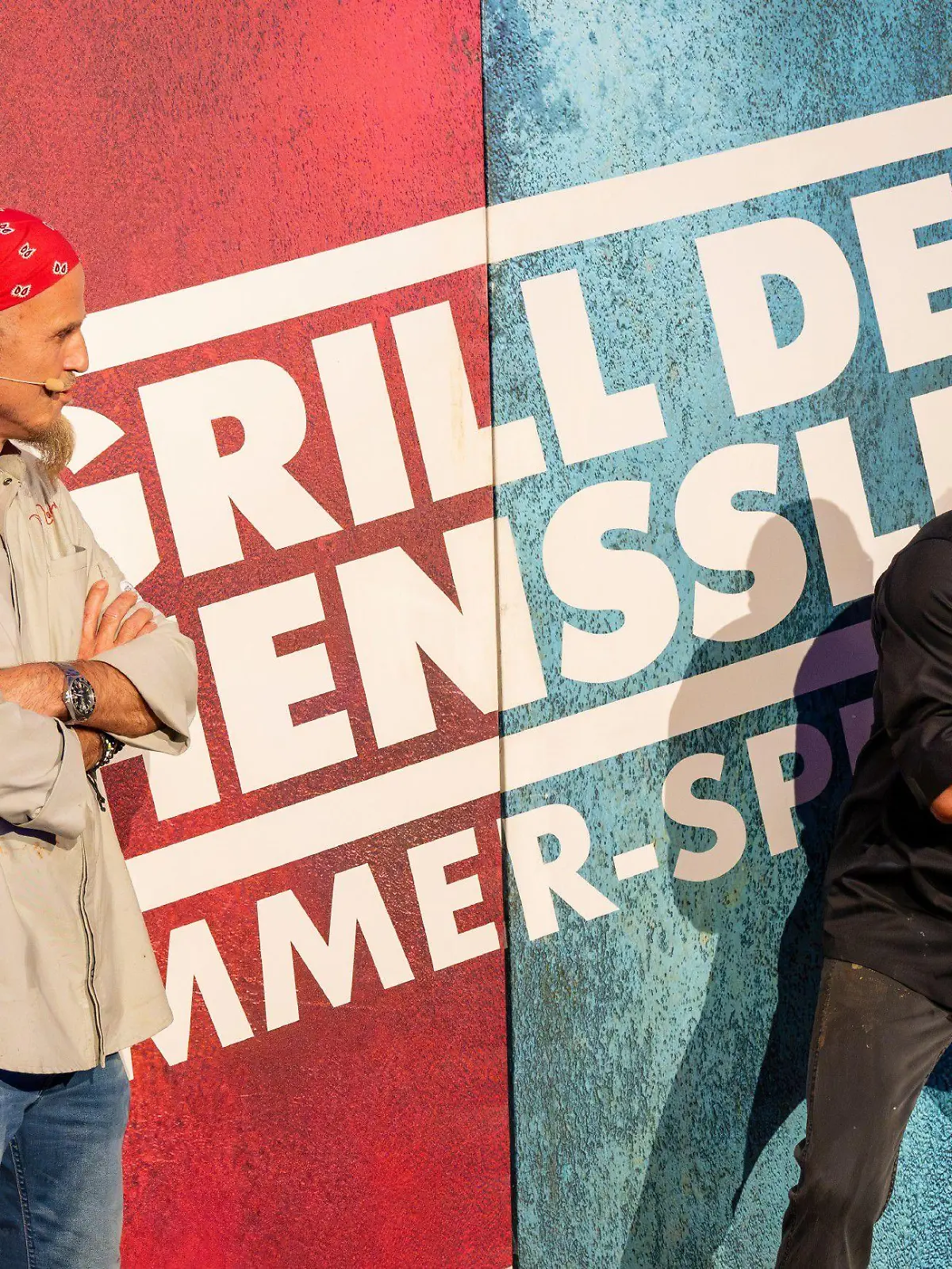 Ausraster von Steffen Henssler (r.), Ralf Zacherl (l.)

Die Verwendung des sendungsbezogenen Materials ist nur mit dem Hinweis und Verlinkung auf RTL+ gestattet.