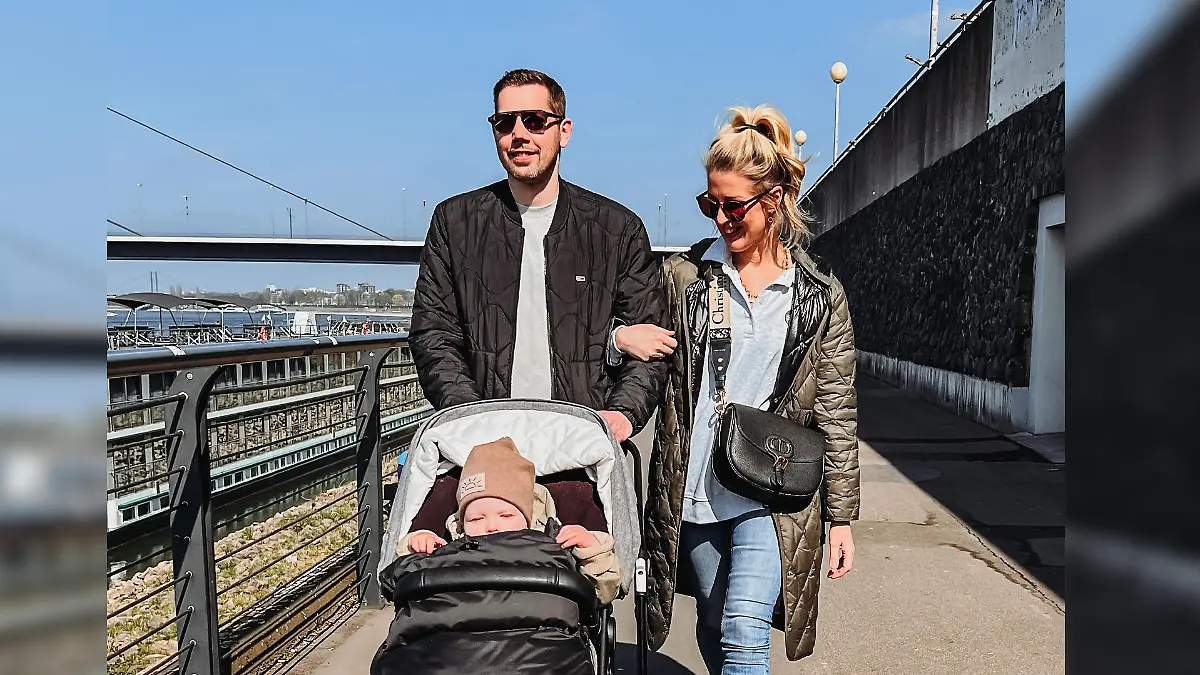 Hendrik und Denise Verst mit einem ihrer Kinder.