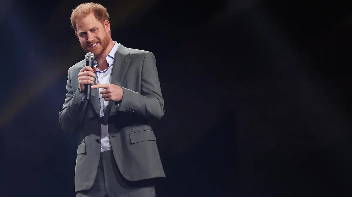 DUESSELDORF, GERMANY - SEPTEMBER 09: Prince Harry, Duke of Sussex talks on stage during the opening ceremony of the Invictus Games Düsseldorf 2023 at Merkur Spiel-Arena on September 09, 2023 in Duesseldorf, Germany. (Photo by Dean Mouhtaropoulos/Getty Images for Invictus Games Düsseldorf 2023)