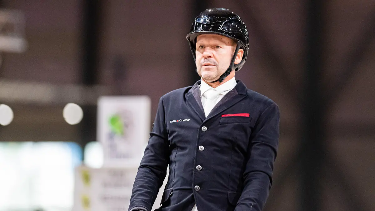 20191213 CHI Geneva 2019 GENEVA, SWITZERLAND - DECEMBER 13: Eric LAMAZE of Canada riding Chacco Kid at - Rolex Grand Prix - CHI Geneva 2019 on December 13, 2019 in Geneva, . Geneva Geneva Switzerland *** 20191213 CHI Geneva 2019 GENEVA, SWITZERLAND DECEMBER 13 Eric LAMAZE of Canada riding Chacco Kid at Rolex Grand Prix CHI Geneva 2019 on December 13, 2019 in Geneva, Geneva Geneva Geneva Switzerland 