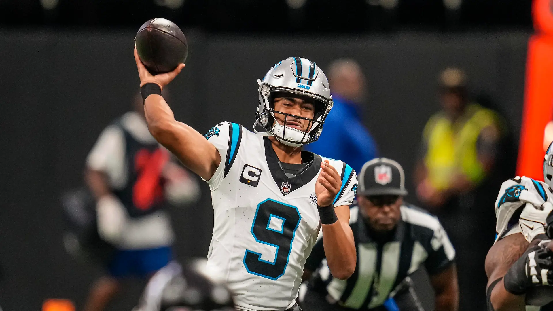NFL, American Football Herren, USA Carolina Panthers at Atlanta Falcons Sep 10, 2023 Atlanta, Georgia, USA Carolina Panthers quarterback Bryce Young 9 passes against the Atlanta Falcons during the first quarter at Mercedes-Benz Stadium. Atlanta Mercedes-Benz Stadium Georgia USA, EDITORIAL USE ONLY PUBLICATIONxINxGERxSUIxAUTxONLY Copyright: xDalexZaninex 20231009_dwz_sz2_00066