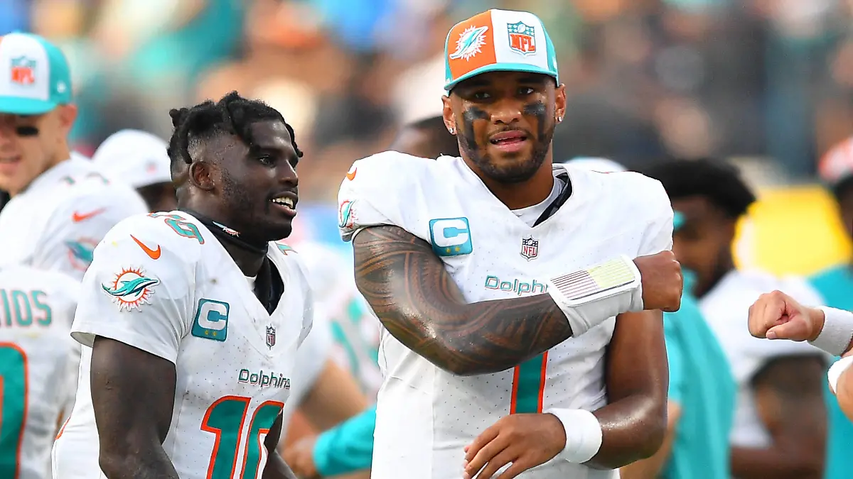 INGLEWOOD, CA - SEPTEMBER 10: Miami Dolphins quarterback Tua Tagovailoa 1 celebrates with Miami Dolphins wide receiver Tyreek Hill 10 during the NFL, American Football Herren, USA regular season game between the Miami Dolphins and the Los Angeles Chargers on September 10, 2023, at SoFi Stadium in Inglewood, CA. Photo by Brian Rothmuller/Icon Sportswire NFL: SEP 10 Dolphins at Chargers EDITORIAL USE ONLY Icon230910033
