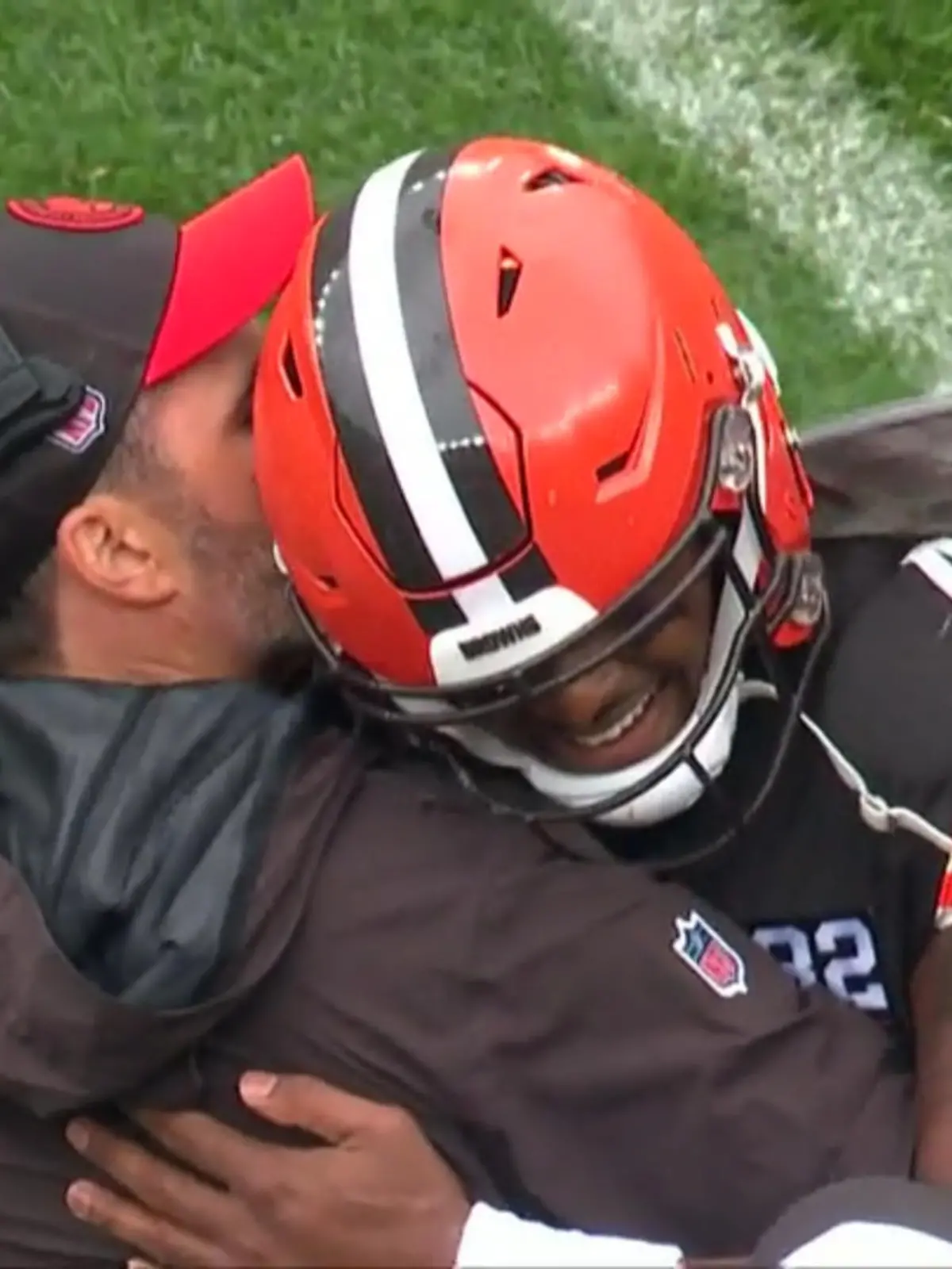 Die Cincinnati Bengals gehen bei den Cleveland Browns mit 3:24 unter. Hier gibt es die Highlights der Partie!