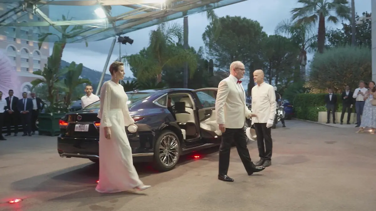 Was DIESER Auftritt für Charlène und Albert bedeutet Comeback beim Rotkreuzball in Monaco