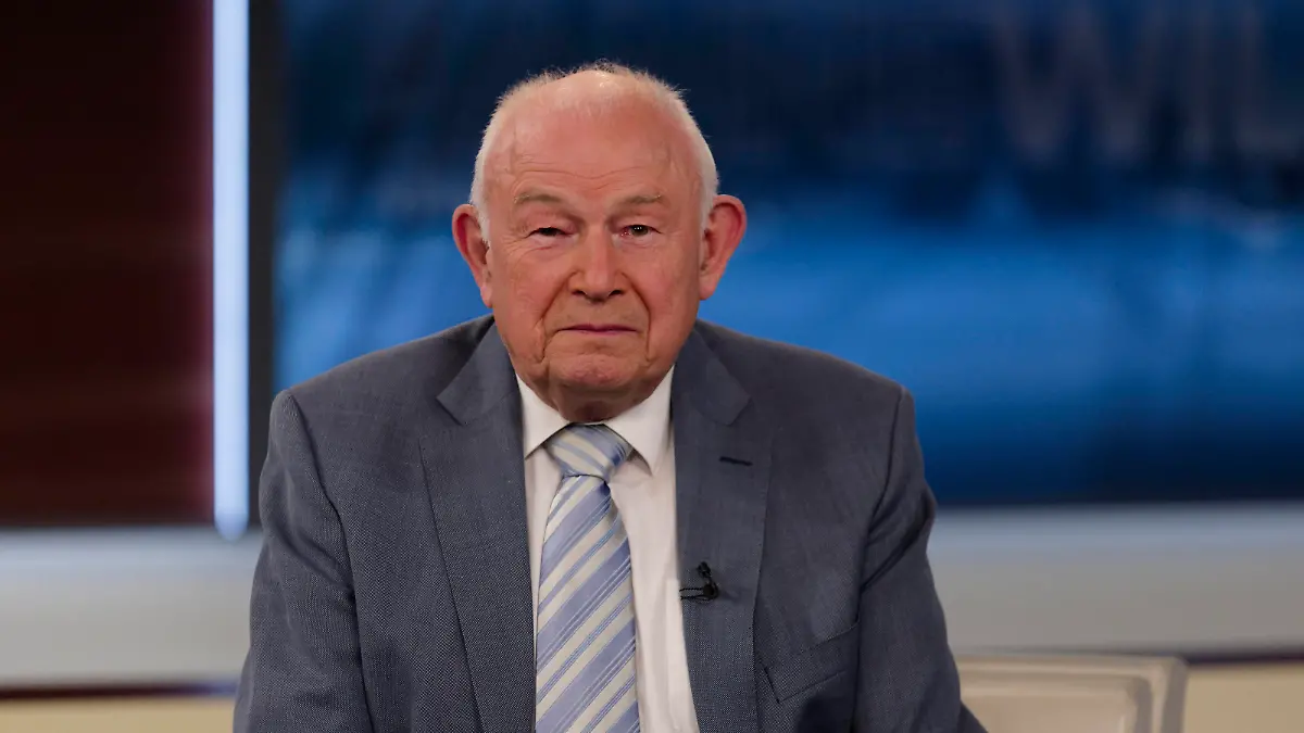 Günther Beckstein bei Anne Will 2023-09-10 - Deutschland, Berlin - Günther Beckstein CSU, ehemaliger Ministerpräsident und Ex-Innenminister von Bayern, zu Gast bei Anne Will im Ersten. Thema des ARD-Politiktalks: Der Fall Aiwanger - Wie groß ist der Schaden für die politische Kultur *** Günther Beckstein on Anne Will 2023 09 10 Germany, Berlin Günther Beckstein CSU , former Minister-President and ex-Interior Minister of Bavaria, as a guest on Anne Will on the German public broadcaster ARDs political talk show Der Fall Aiwanger Wie groß ist der Schaden für die politische Kultur