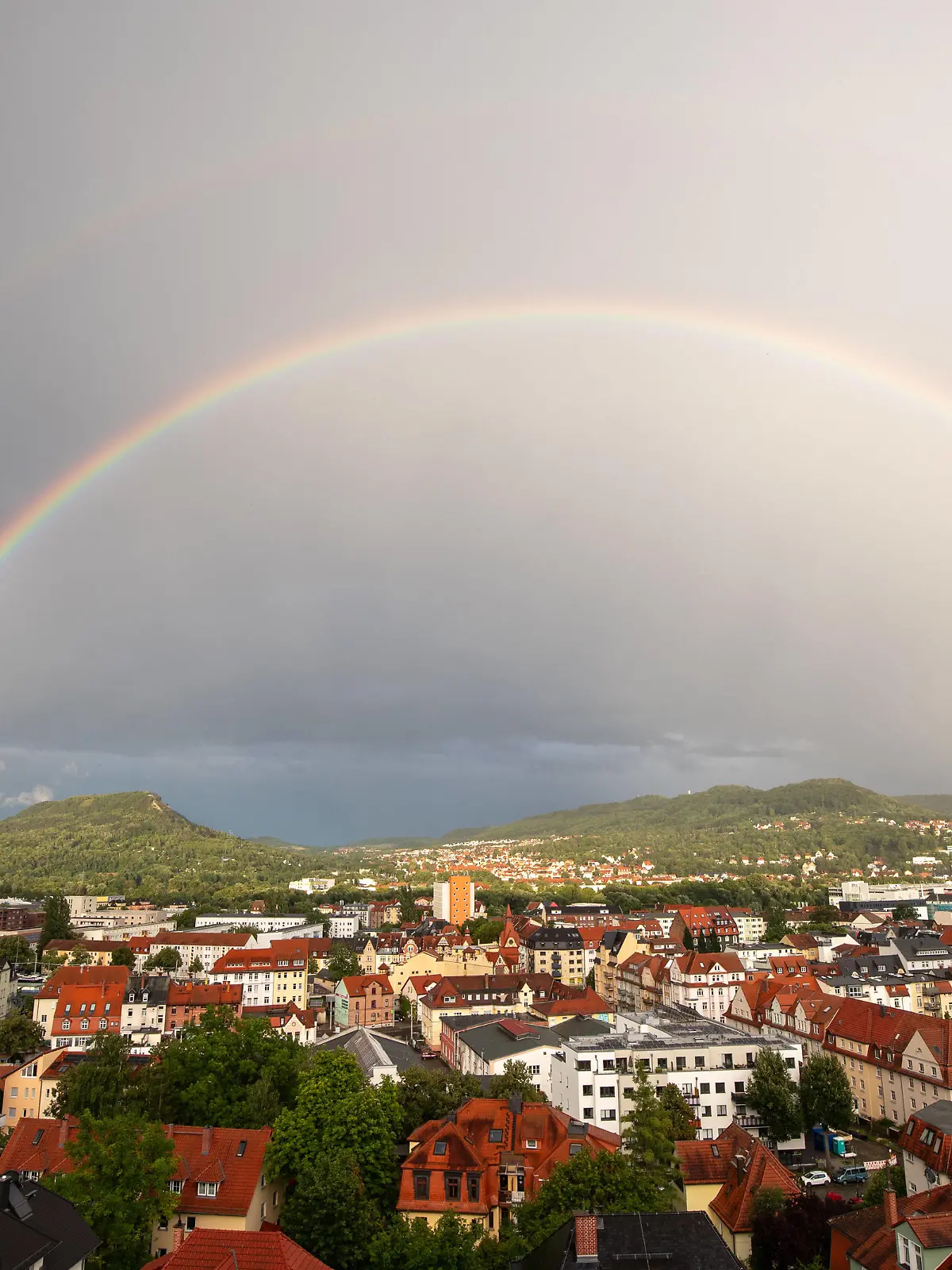 Regenbogen über Jena - nach Regen kommt auch Sonnenschein, und dazwischen ein wunderschöner Regenbogen - Jena Thüringen Deutschland *** Rainbow over Jena after rain also comes sunshine, and in between a beautiful rainbow Jena Thuringia Germany xRMx