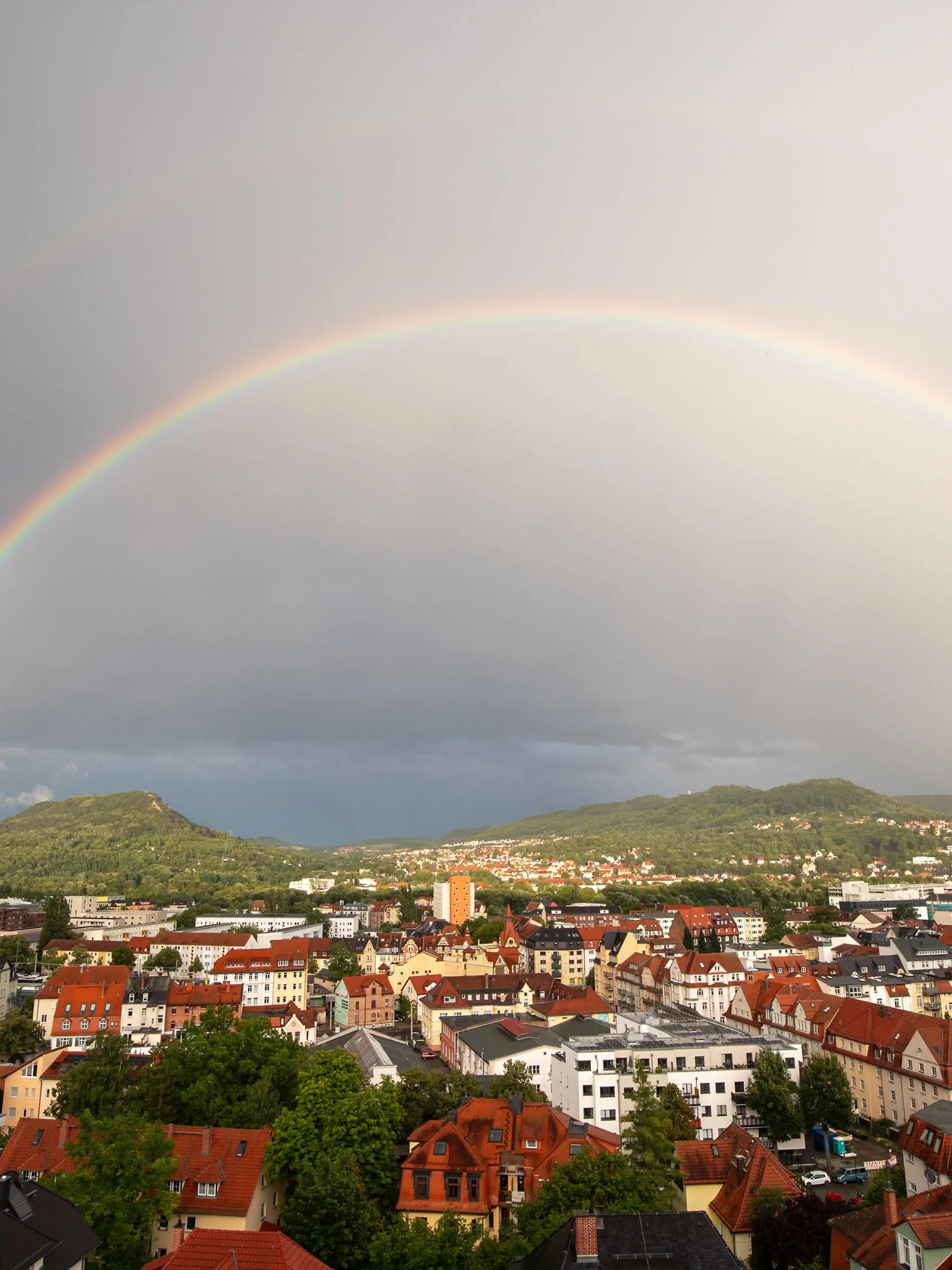 Regenbogen über Jena - nach Regen kommt auch Sonnenschein, und dazwischen ein wunderschöner Regenbogen - Jena Thüringen Deutschland *** Rainbow over Jena after rain also comes sunshine, and in between a beautiful rainbow Jena Thuringia Germany xRMx