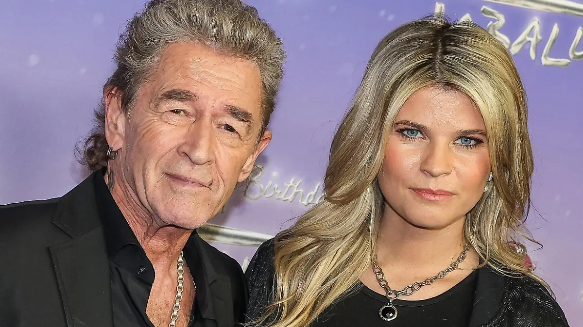 ARCHIV - 27.03.2023, Berlin: Peter Maffay und Hendrikje Balsmeyer kommen zu der Premiere der Sat.1 Sendung «Happy Birthday Tabaluga!» im Zoo Palast. Musiker Peter Maffay hat bestätigt, dass er seine Partnerin Hendrikje Balsmeyer geheiratet hat. Foto: Gerald Matzka/dpa +++ dpa-Bildfunk +++