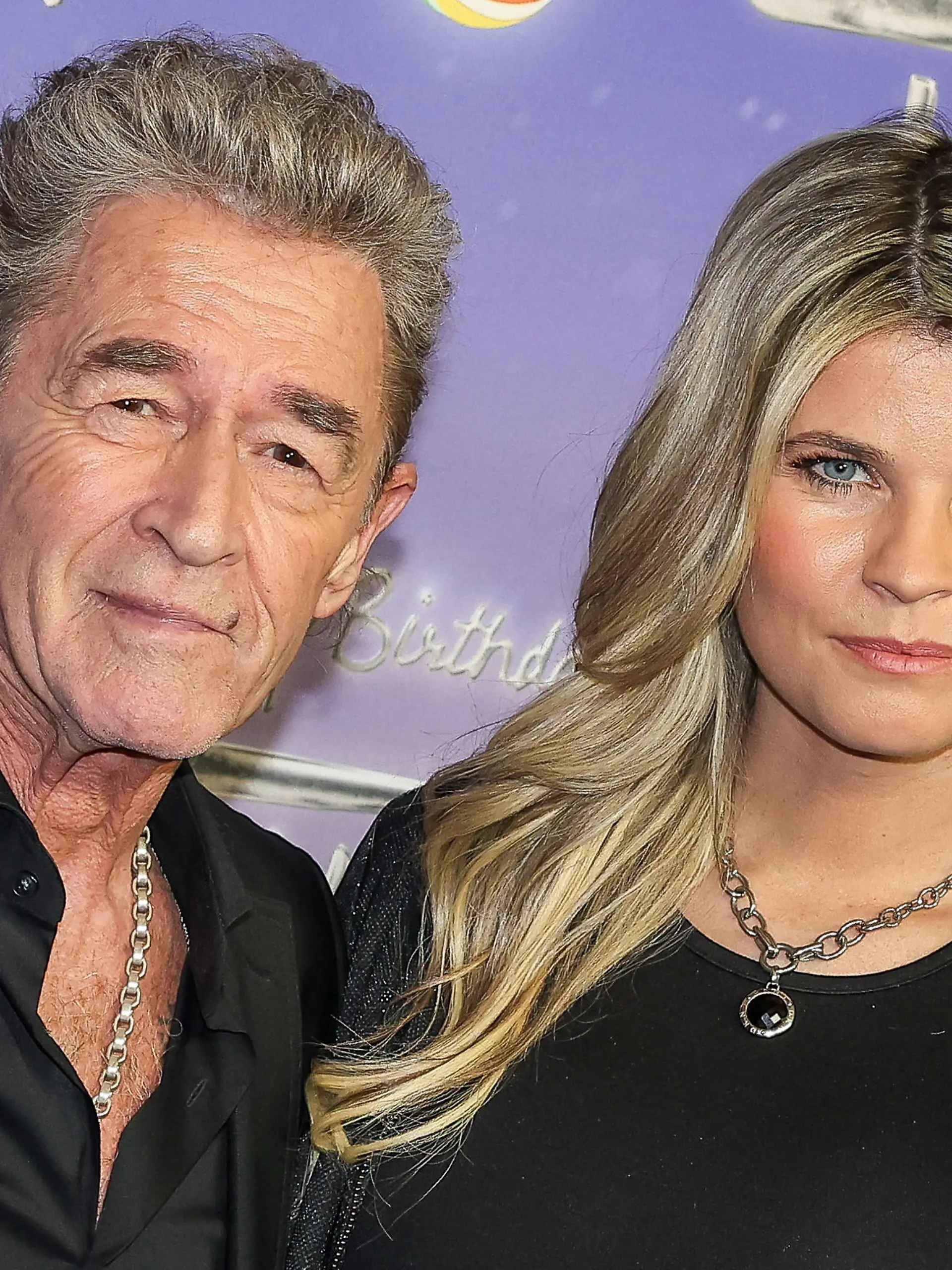 ARCHIV - 27.03.2023, Berlin: Peter Maffay und Hendrikje Balsmeyer kommen zu der Premiere der Sat.1 Sendung «Happy Birthday Tabaluga!» im Zoo Palast. Musiker Peter Maffay hat bestätigt, dass er seine Partnerin Hendrikje Balsmeyer geheiratet hat. Foto: Gerald Matzka/dpa +++ dpa-Bildfunk +++
