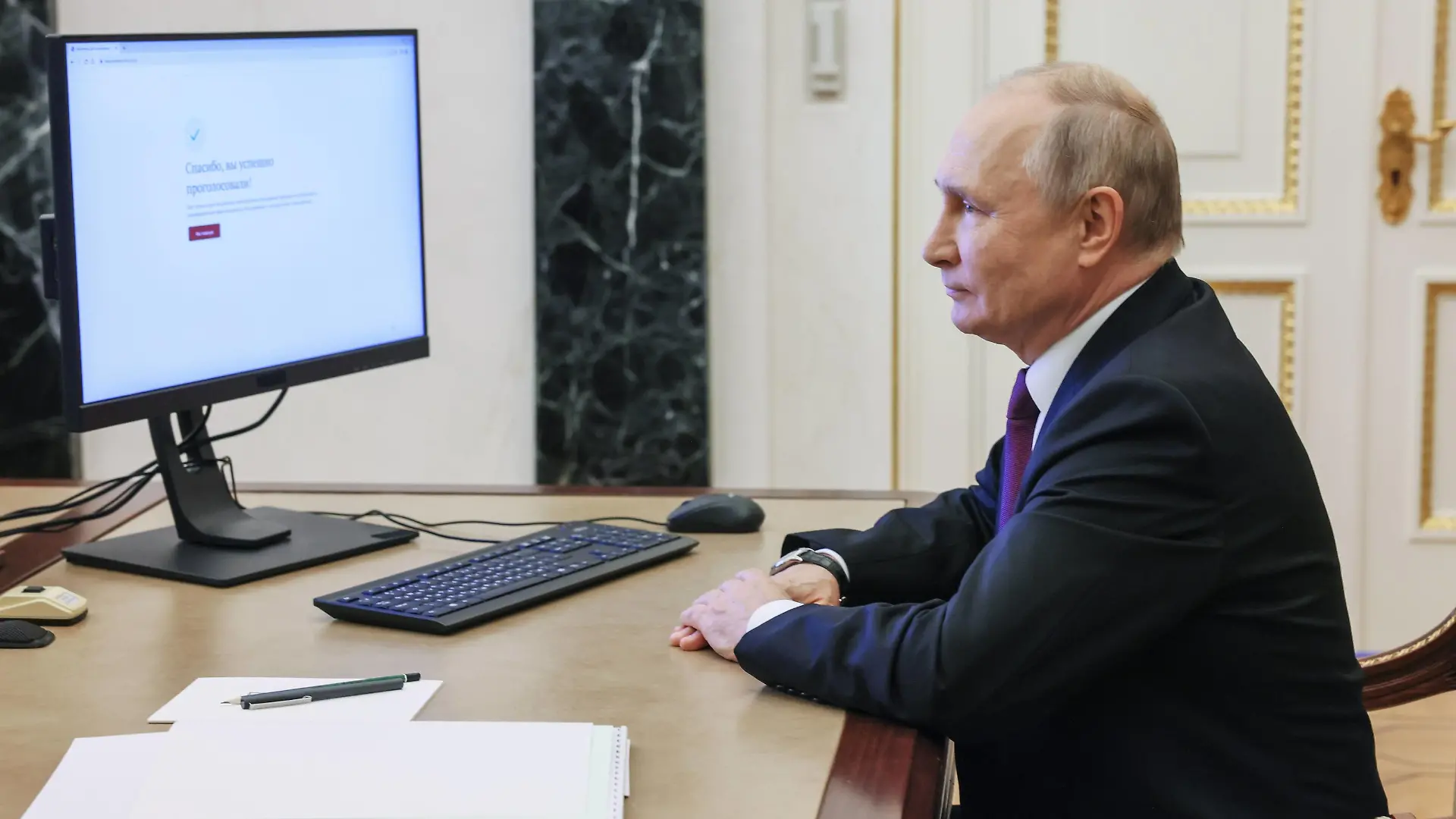 Russia Putin Elections 8512202 09.09.2023 Russian President Vladimir Putin votes online during the Moscow mayoral election at the Kremlin in Moscow, Russia. The 2023 general elections in Russia will be held from Friday, September 8, to Sunday, September 10 - the single voting day. Direct elections of top officials will take place in 21 regions, and elections of local legislative bodies, in 20 territories. Mikhail Metzel / Sputnik Moscow Russia PUBLICATIONxINxGERxSUIxAUTxESTxLTUxLATxNORxSWExDENxNEDxPOLxUKxONLY Copyright: xMikhailxMetzelx