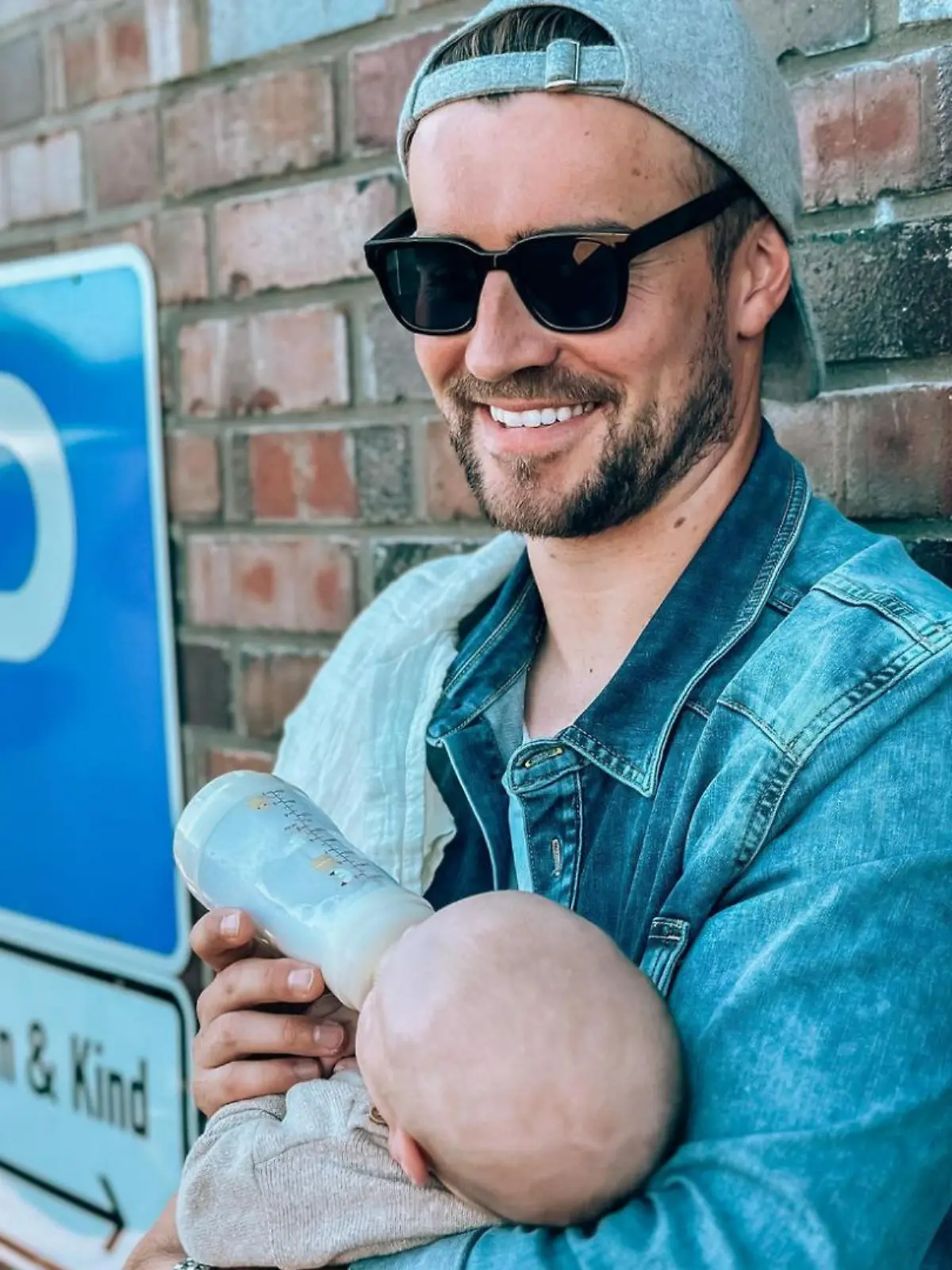 Alexander Hindersmann mit seinem Sohn