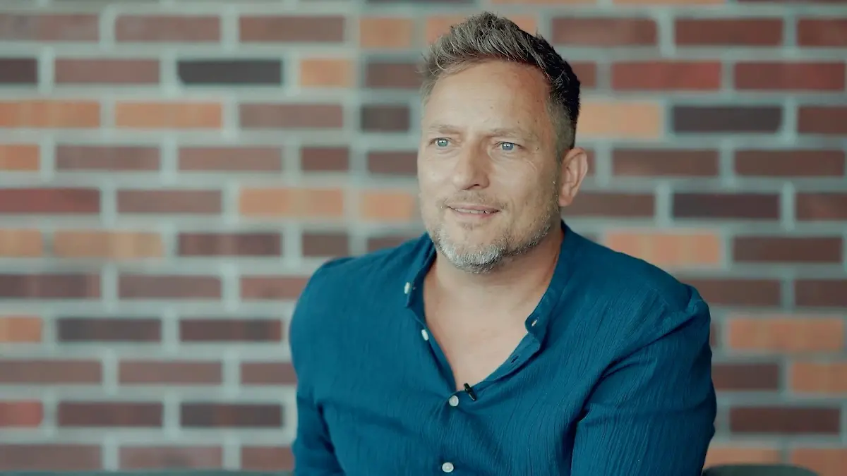 Lars Pape erklärt die Gefühlslage seiner Rolle Michi Heiratsantrag bei GZSZ