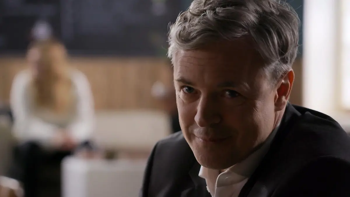 Daniel Aichinger als Dr. Axel Schwarz ist zurück AWZ-Legende wieder da!