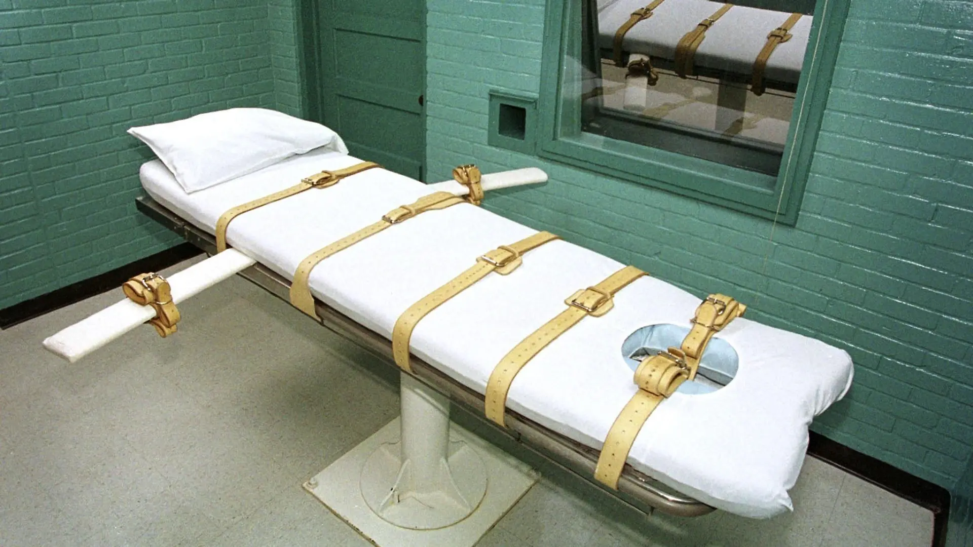 ARCHIV - Die Todeszelle des berüchtigten Huntsville-Gefängnisses in Texas (Archivfoto von 2000). Amnesty International hat im vergangenen Jahr 1031 Hinrichtungen weltweit gezählt - etwa ein Drittel weniger als im Vorjahr. (zu dpa-KORR: "«Hinrichtungen wie am Fließband» - Arkansas im Kreuzfeuer der Kritik" vom 14.04.2017) Foto: Paul Buck/epa/dpa +++(c) dpa - Bildfunk+++