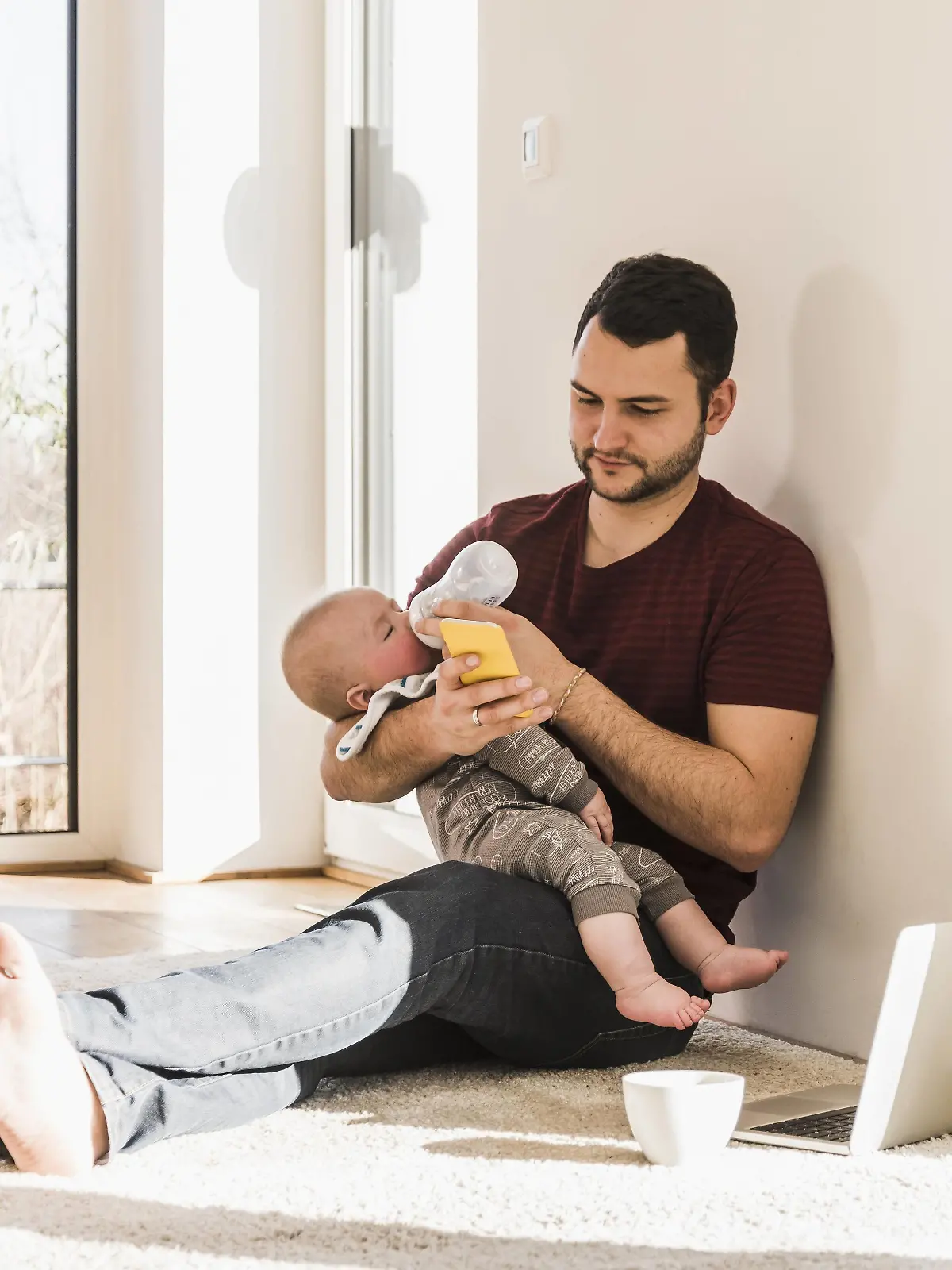 Father bottle feeding his baby son model released Symbolfoto property released PUBLICATIONxINxGERxSUIxAUTxHUNxONLY UUF09888

Father Bottle Feeding His Baby Sun Model released Symbolic image Property released PUBLICATIONxINxGERxSUIxAUTxHUNxONLY UUF09888  