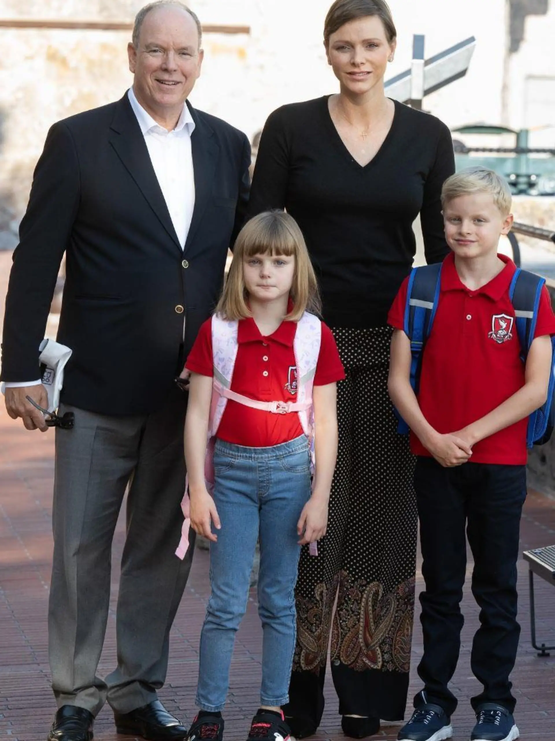 Fürst Albert und Charlène posieren zum Schulstart ihrer Kids Gabriella und Jacques.