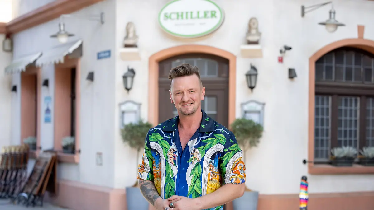 Ben Zucker vor Schiller 5.jpg