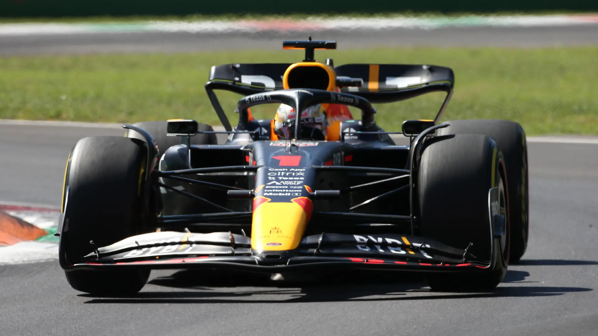 Photo4/LaPresse 11-09-2022 Monza, Italia - - Formula 1, Gran Premio d Italia 2022: la gara della domenica sul circuito di Monza. Nella foto: 1 & x2013 Max Verstappen Red BullSeptember 11, 2022 Monza, Italy - Sport - Formula 1, Italian Grand Prix 2022 Foto Photo4/LaPresse 11-09-2022 Monza, Italia - Sport - Formula 1, Gran Premio d Italia 2022: la gara della domenica sul circuito di Monza. Nella foto: 1 & x2013 Max Verstappen Red Bull September 11, 2022 Monza, Italy - Sport - Formula 1, Italian Grand Prix 2022 PUBLICATIONxNOTxINxITAxFRAxCHN Copyright: xphoto4/Lapressex
