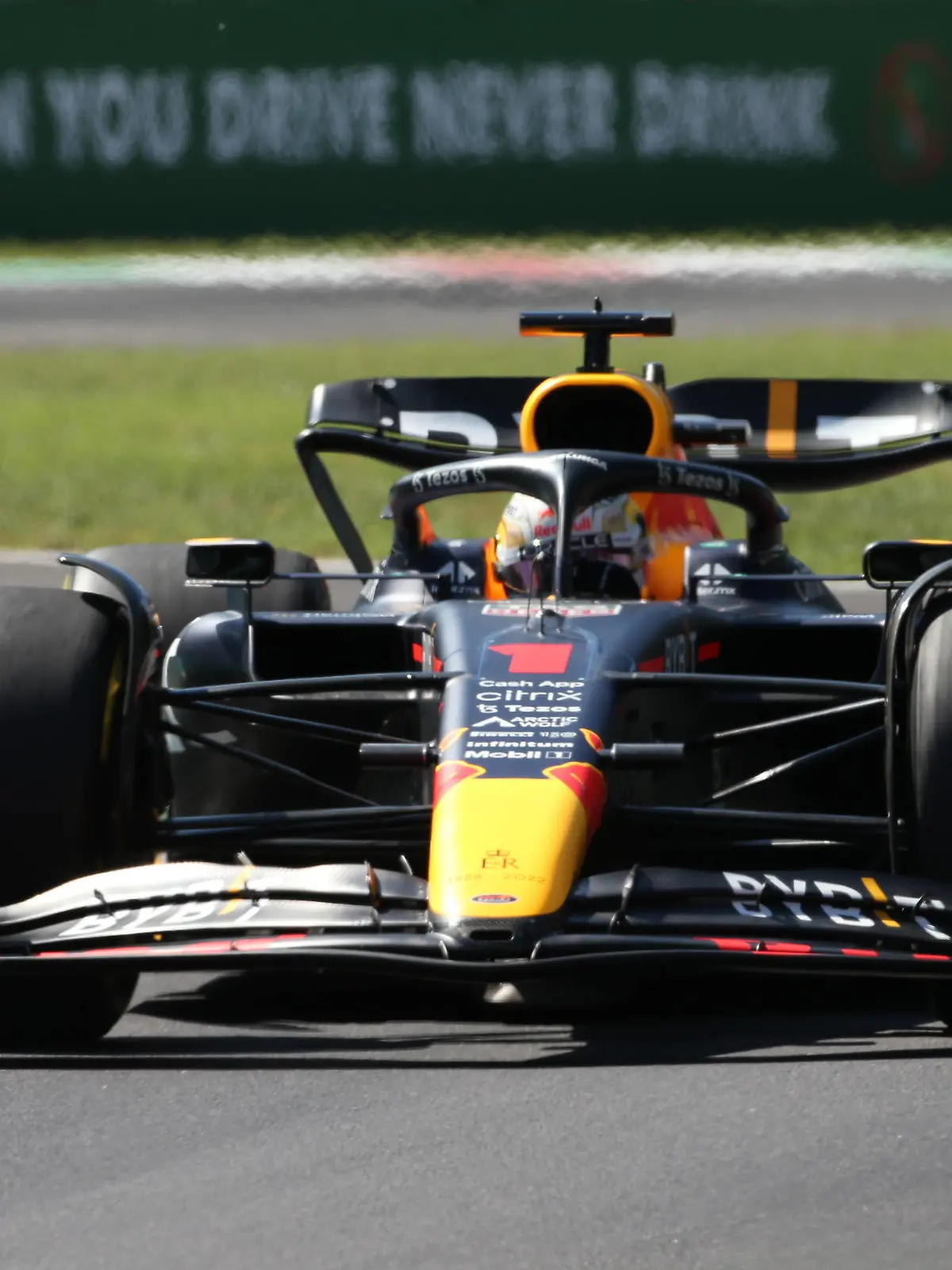 Photo4/LaPresse 11-09-2022 Monza, Italia - - Formula 1, Gran Premio d Italia 2022: la gara della domenica sul circuito di Monza. Nella foto: 1 & x2013 Max Verstappen Red BullSeptember 11, 2022 Monza, Italy - Sport - Formula 1, Italian Grand Prix 2022 Foto Photo4/LaPresse 11-09-2022 Monza, Italia - Sport - Formula 1, Gran Premio d Italia 2022: la gara della domenica sul circuito di Monza. Nella foto: 1 & x2013 Max Verstappen Red Bull September 11, 2022 Monza, Italy - Sport - Formula 1, Italian Grand Prix 2022 PUBLICATIONxNOTxINxITAxFRAxCHN Copyright: xphoto4/Lapressex 