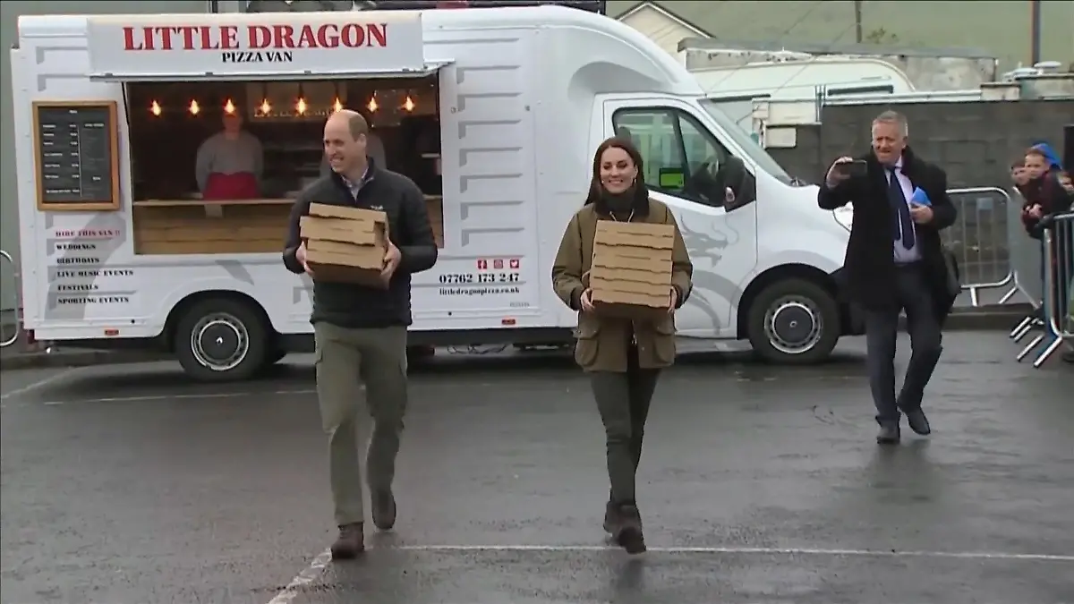 Hier liefern Prinz William und Prinzessin Kate Pizza aus Spontane Aktion