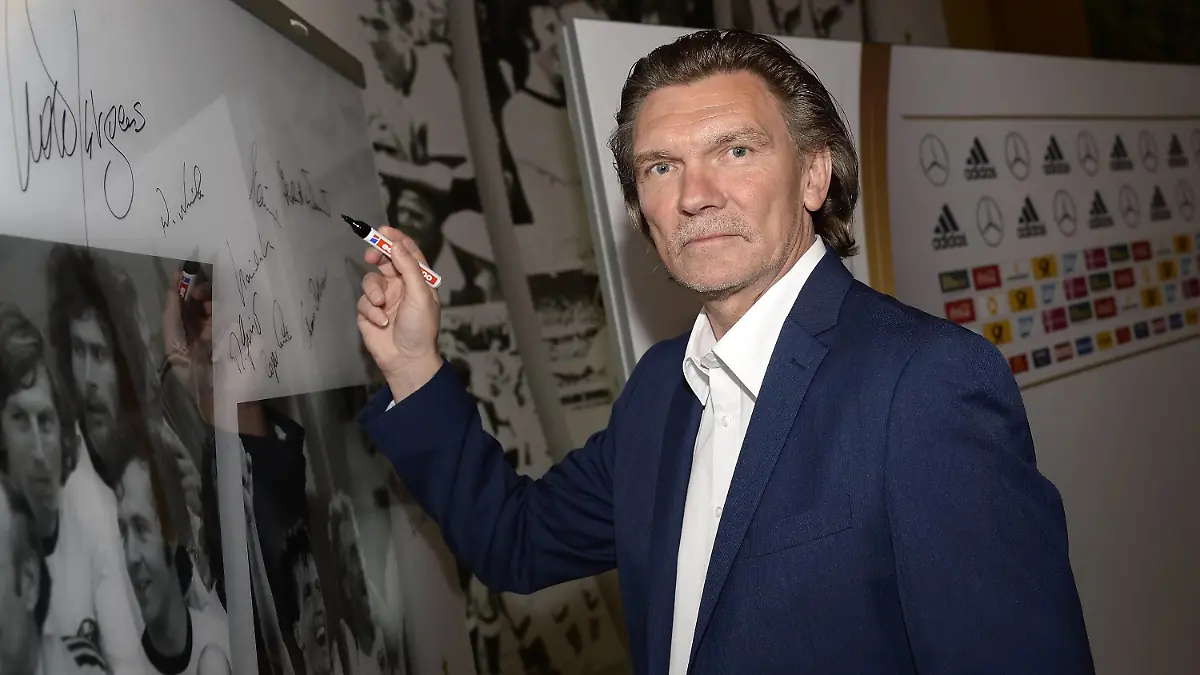 DÜSSELDORF, GERMANY - MAY 31: Paul Steiner poses during the German Football Association (DFB) world champions party at Intercontinental Hotel on May 31, 2014 in Düsseldorf, Germany.Local Caption Paul Steiner
Dusseldorf Germany May 31 Paul Steiner poses during The German Football Association DFB World Champions Party AT Inter-Continental Hotel ON May 31 2014 in Dusseldorf Germany Local CAPTION Paul Steiner
