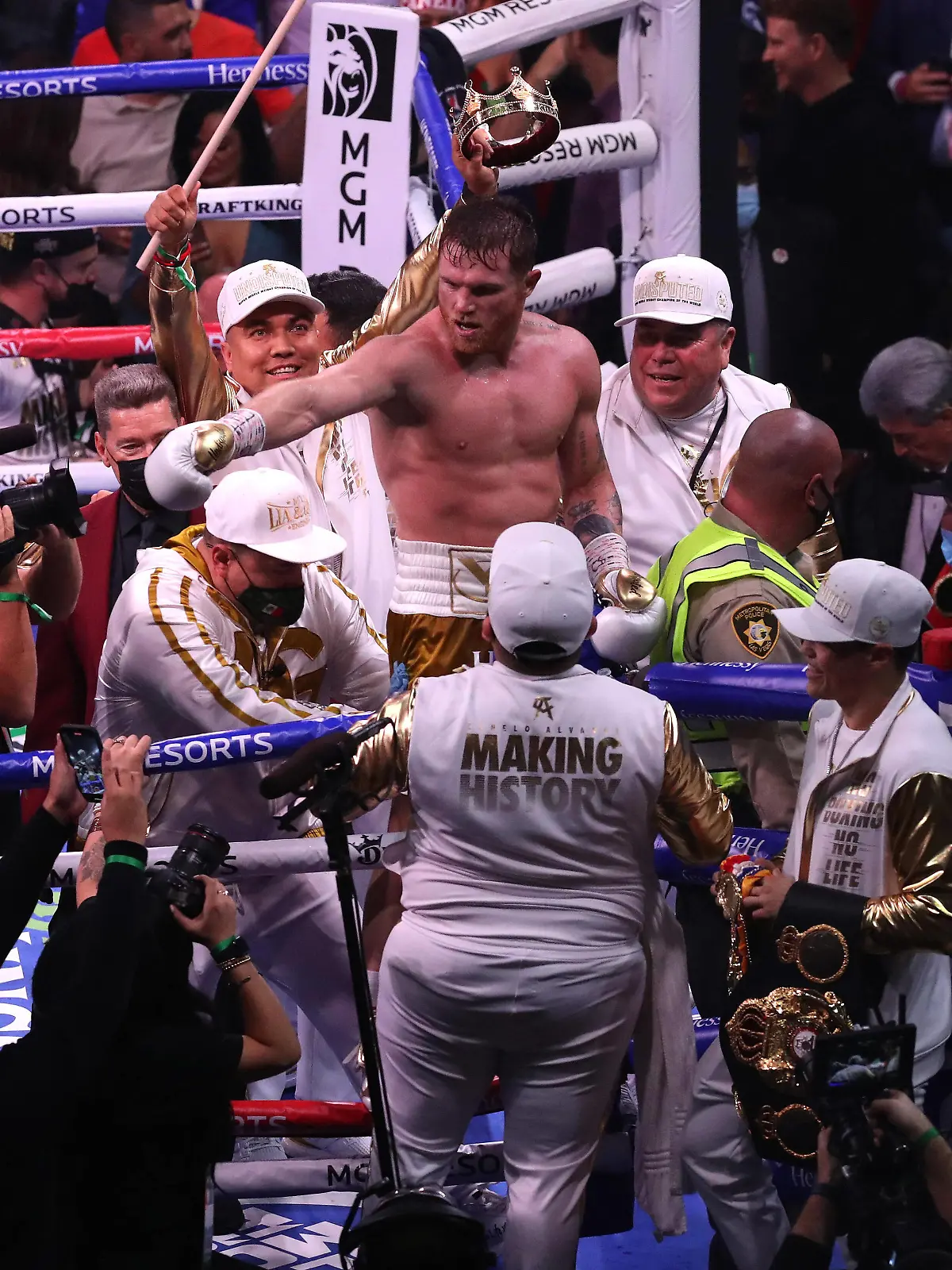  November 6, 2021, Las Vegas, Nevada, U.S: November 6, 2021, Las Vegas,Nevada --- .Saul Canelo Alvarez pictured stops previously undefeated Caleb Plant in the eleventh round to make history and unify the WBC/WBA/IBF/WBO super middleweight titles on Saturday night at the MGM Grand Garden Arena in Las Vegas. Las Vegas U.S. - ZUMAf136 20211106_zap_f136_006 Copyright: xChrisxFarinax