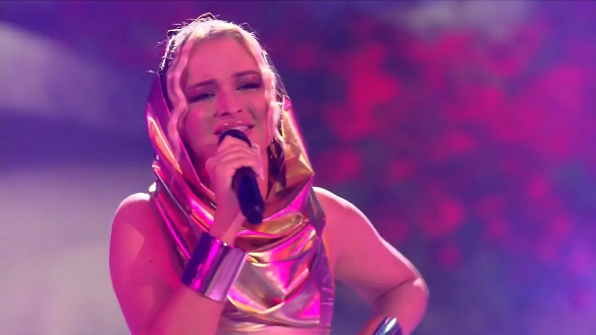 Frauenpower bei DSDS Monika verzaubert alle
