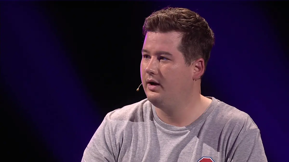 Chris Tall hat in der ersten Show von "Die Könige der Kindsköpfe" einen kleinen Schwächeanfall erlitten