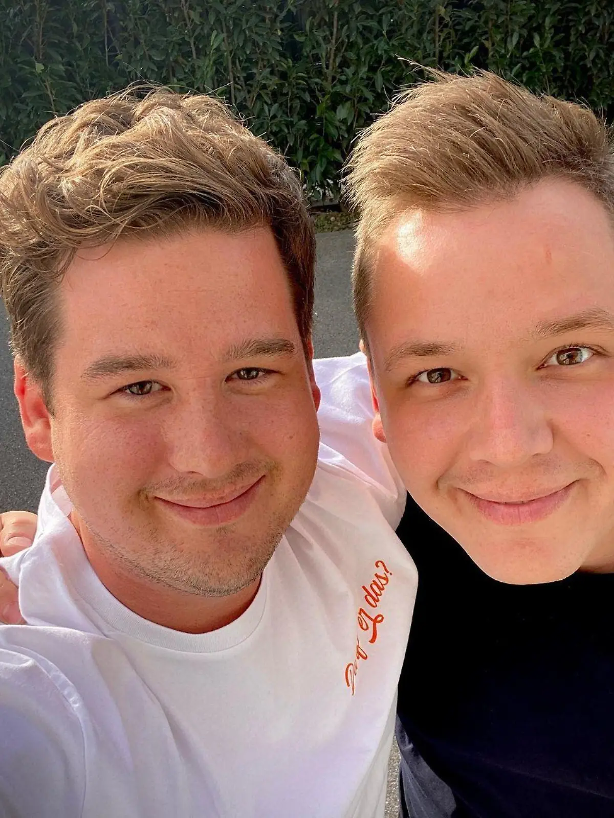 Chris Tall und sein Adoptiv-Bruder MArtin