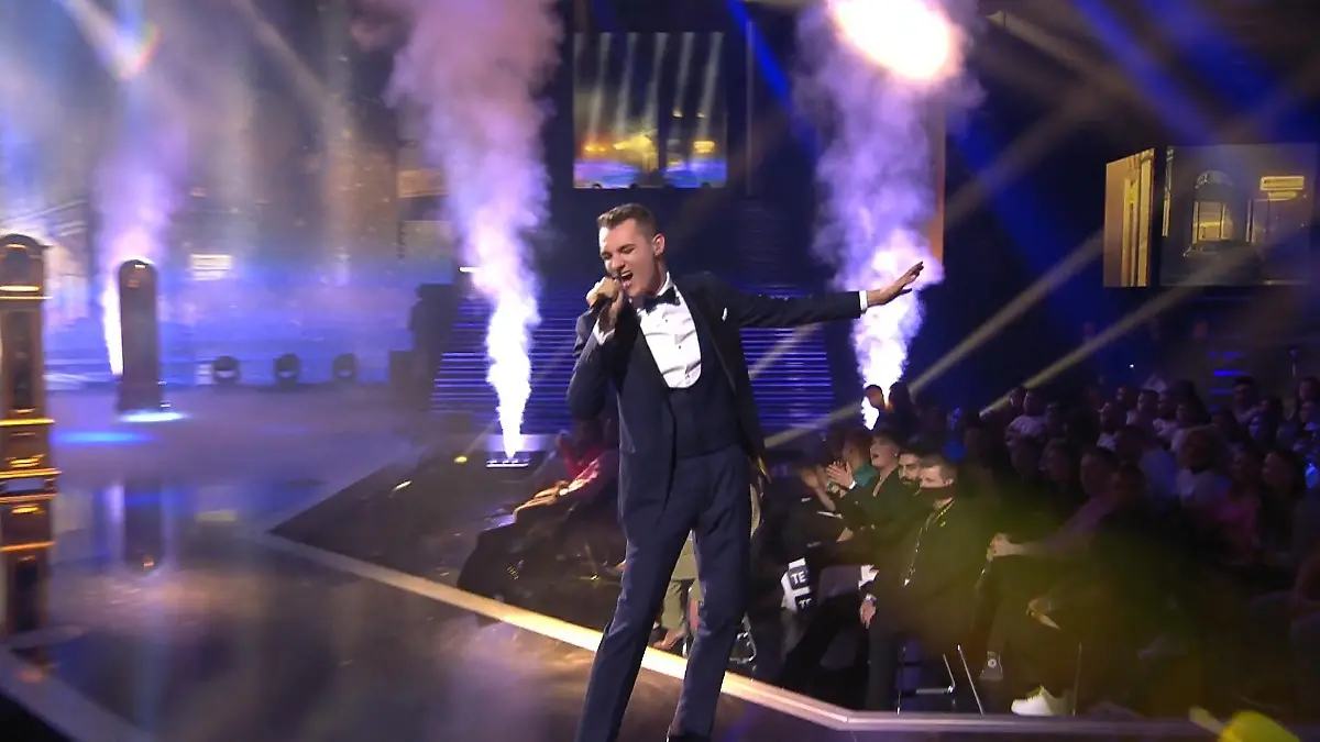 Nicht einmal die Fußstapfen von Mark Medlock sind zu groß Lorent singt, der Saal flippt aus