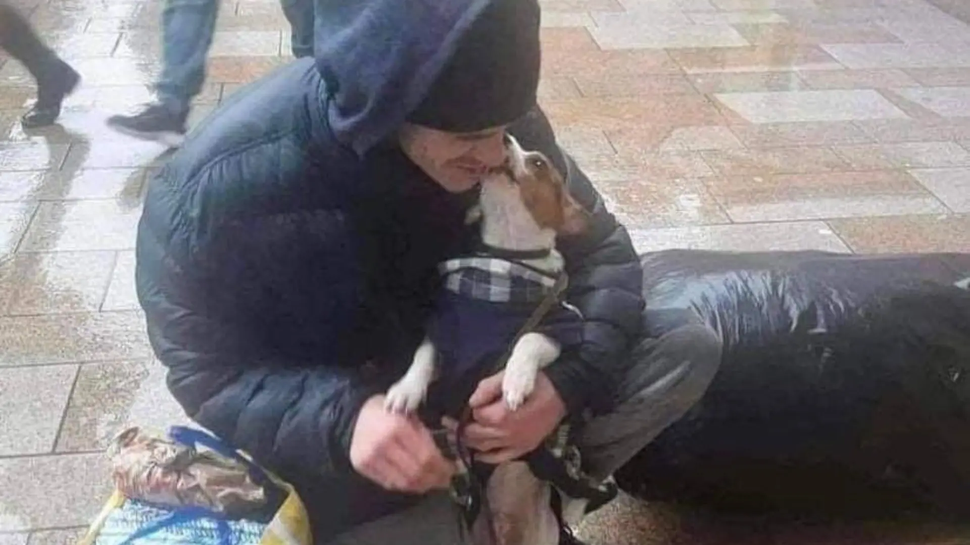 A well-known rough sleeper was seen making a final bed for his faithful Jack Russell just hours before dying in the night outside a branch of Costa just before Christmas.
Jonathan Ellerington, 41, was a regular in Hull city centre and was known for always having his beloved dog Teddy by his side. An inquest into his death heard how CCTV footage showed him appearing to slump and lose consciousness just days before Christmas last year.
Over the next few hours, several people tried to check on Jon and two men even left food for him. Sadly, he was found lifeless on the pavement the following morning.
Credit: HullLive/MEN