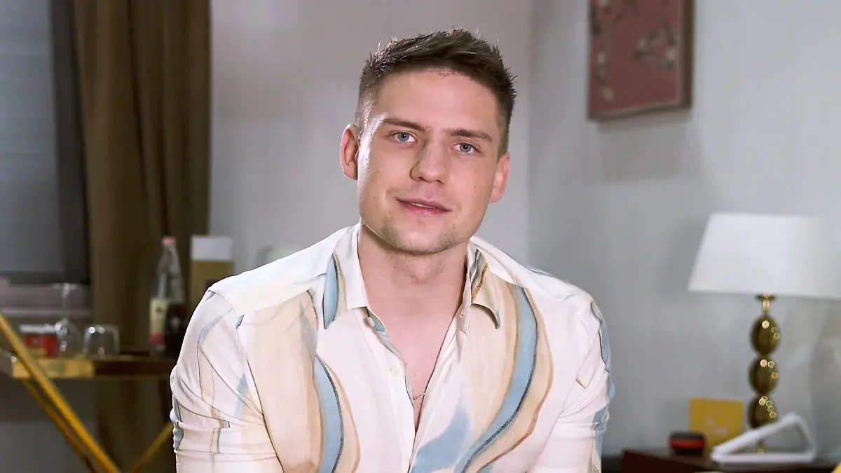 So hat GZSZ-Star Lennart Borchert den Escort-Dreh erlebt Moritz landet mit Kunden im Bett