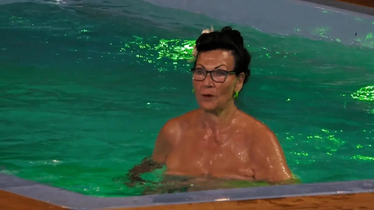 Uschi Hopf zeigt ungewollt ALLES von sich Nackt bei "Kampf der Realitystars"