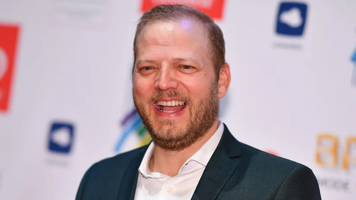 ARCHIV - 07.04.2017, Baden-Württemberg, Rust: Mario Barth kommt im Europa-Park zur Verleihung der Radio Regenbogen Awards. Mario Barth feiert am 01.11.2022 seinen 50. Geburtstag. (zu dpa: Kennste? Kennste - Mario Barth wird 50) Foto: picture alliance / Uwe Anspach/dpa +++ dpa-Bildfunk +++