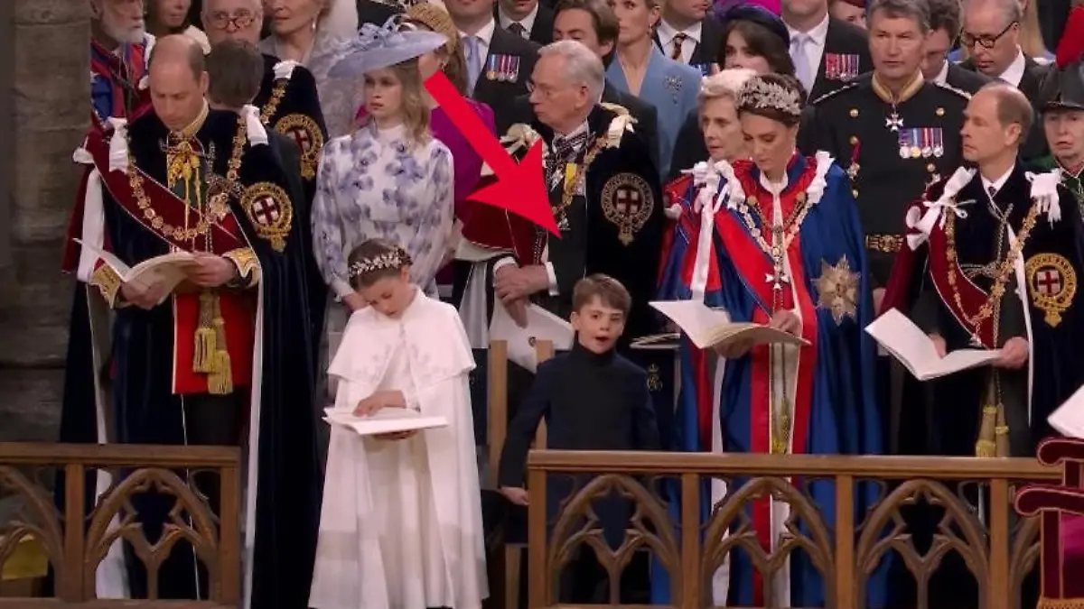 Prinz Louis gähnt, Prinzessin Charlotte bohrt in der Nase Boah, dauert das lange!