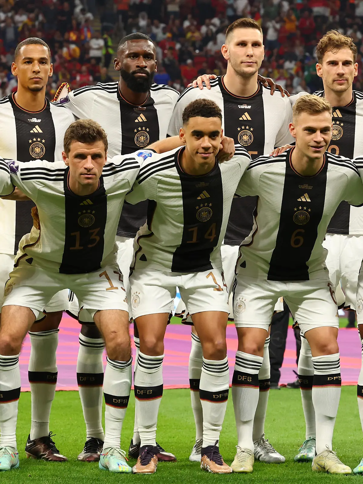 Fußball, WM 2022 in Katar, Spanien - Deutschland, Vorrunde, Gruppe E, Spieltag 2, im Al-Bait Stadion in Al-Chaur, Die deutsche Mannschaft vor dem Spiel.