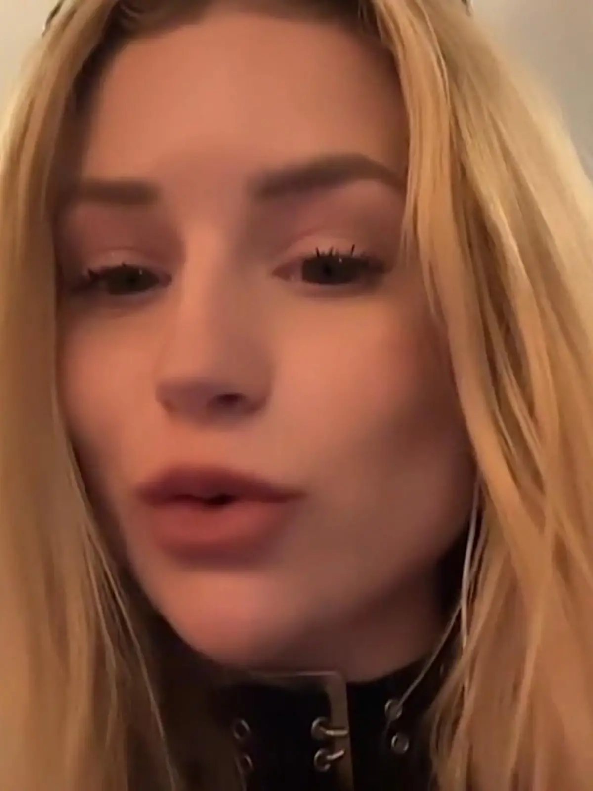 Bild zu: "Lottie Moss hat eine dicke Lippe"
