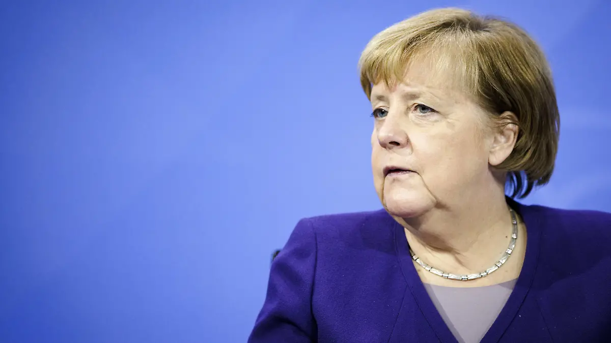  Geschaeftsfuehrende Bundeskanzlerin Angela Merkel aufgenommen im Rahmen einer Pressekonferenz im Anschluss an die Beratungen mit den Regierungschefinnen und Regierungschefs der Laender ueber das weitere Vorgehen in der Coronapandemie. Berlin, 02.12.2021. Berlin Deutschland *** German Chancellor Angela Merkel recorded at a press conference following consultations with the heads of government of the German states on the further course of action in the corona pandemic Berlin, 02 12 2021 Berlin Germany Copyright: xJaninexSchmitz/photothek.dex