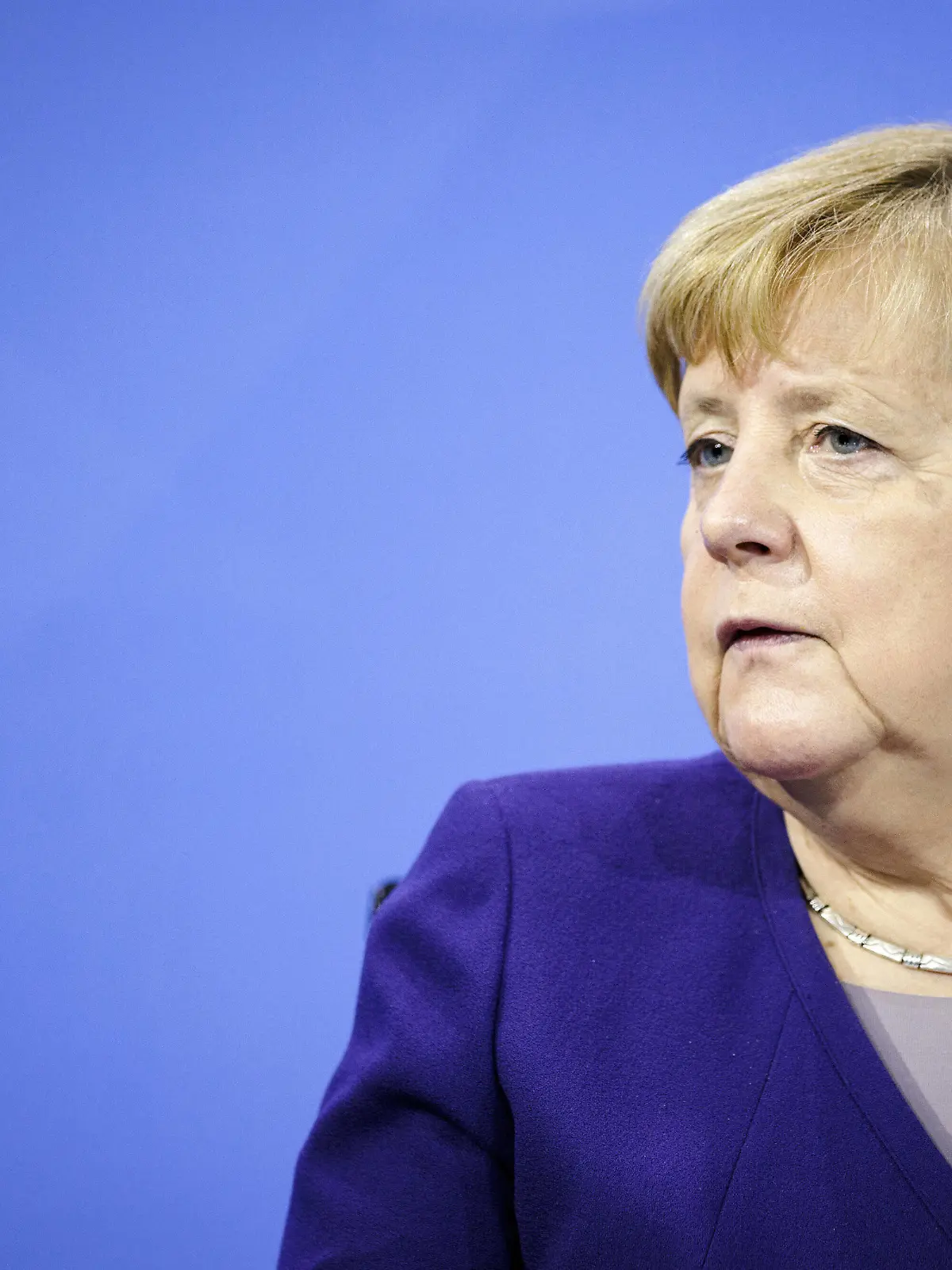  Geschaeftsfuehrende Bundeskanzlerin Angela Merkel aufgenommen im Rahmen einer Pressekonferenz im Anschluss an die Beratungen mit den Regierungschefinnen und Regierungschefs der Laender ueber das weitere Vorgehen in der Coronapandemie. Berlin, 02.12.2021. Berlin Deutschland *** German Chancellor Angela Merkel recorded at a press conference following consultations with the heads of government of the German states on the further course of action in the corona pandemic Berlin, 02 12 2021 Berlin Germany Copyright: xJaninexSchmitz/photothek.dex
