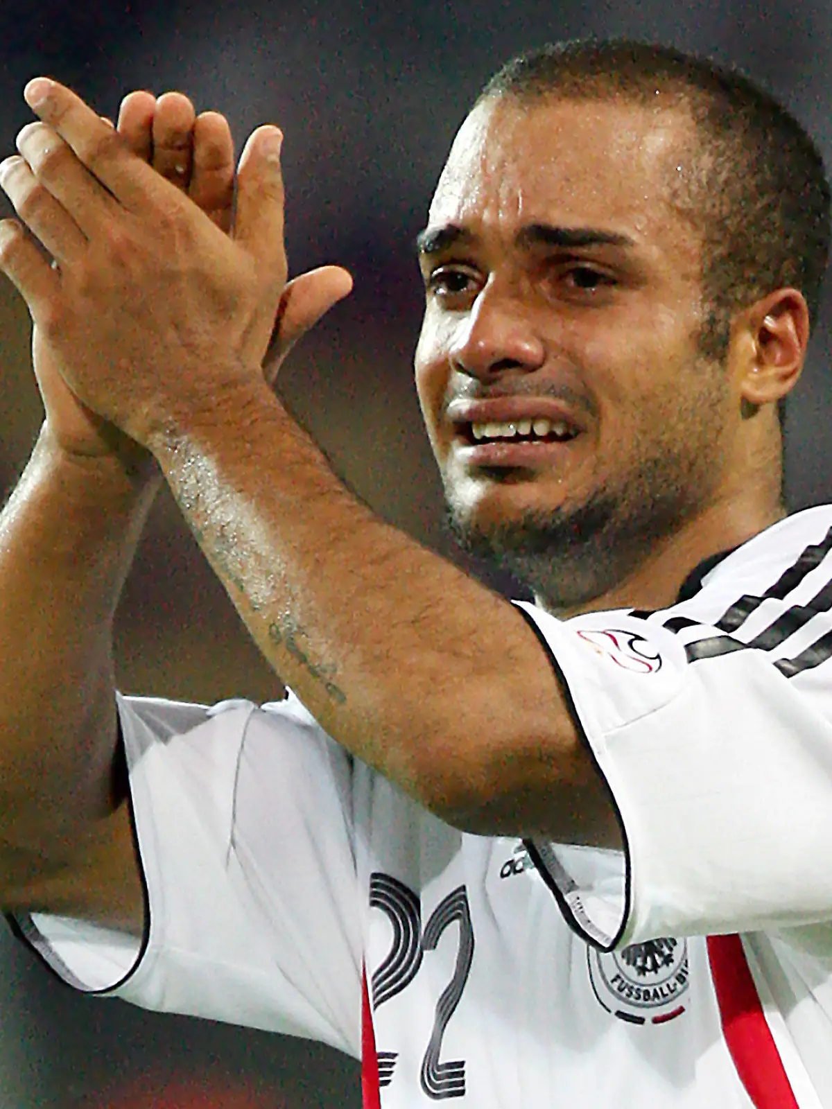 Dejected German David Odonkor claps after the extra time of the semi final of the 2006 FIFA World Cup between Germany and Italy in Dortmund, Germany, Tuesday, 04 July 2006. Germany lost 0-2. DPA/MICHAEL HANSCHKE +++ Mobile Services OUT +++ Please refer to FIFA's Terms and Conditions.   +++(c) dpa - Bildfunk+++