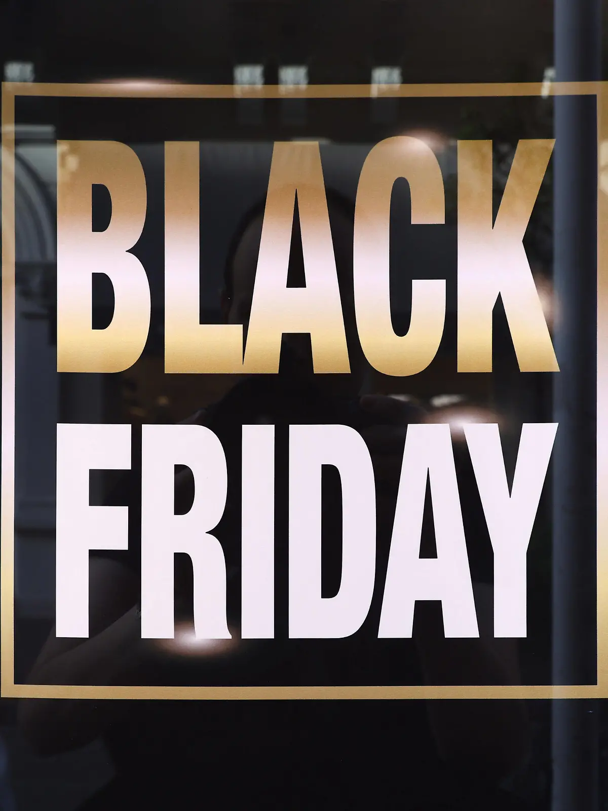 Black Friday 2022, Affiche dans une boutique a Cannes, deja prete pour les soldes du vendredi 25 novembre, Cannes FRANCE - 18/11/2022//SYSPEO_sysB001/Credit:SYSPEO/SIPA/2211201637/Credit:SYSPEO/SIPA/2211201642