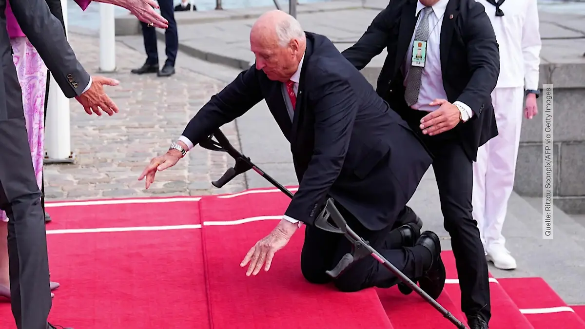 König Harald stürzt vor Königin Margrethe Nach Krankenhaus-Marathon!